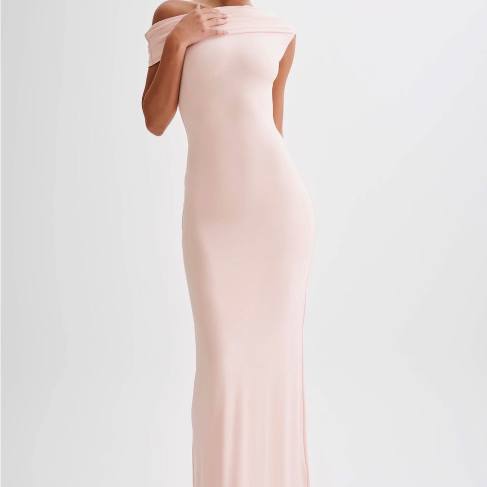 MESHKI Cassandra Off Shoulder Slinky
Maxi Dress - Pale Pink